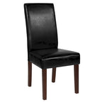 Sillón tapizado tipo Parsons con detalle de panel lateral