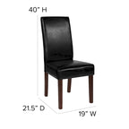 Sillón tapizado tipo Parsons con detalle de panel lateral