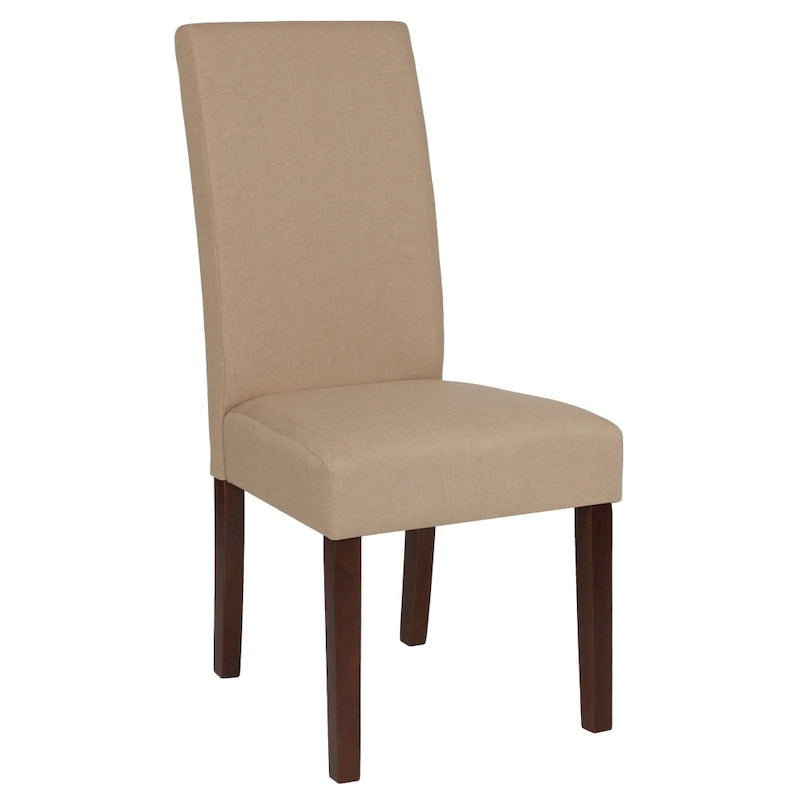 Sillón tapizado tipo Parsons con detalle de panel lateral