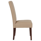 Sillón tapizado tipo Parsons con detalle de panel lateral