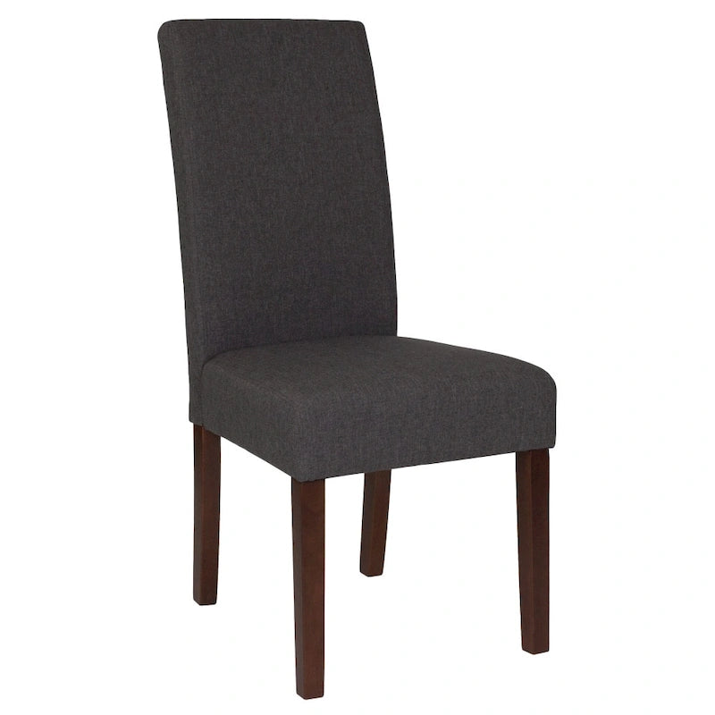 Sillón tapizado tipo Parsons con detalle de panel lateral