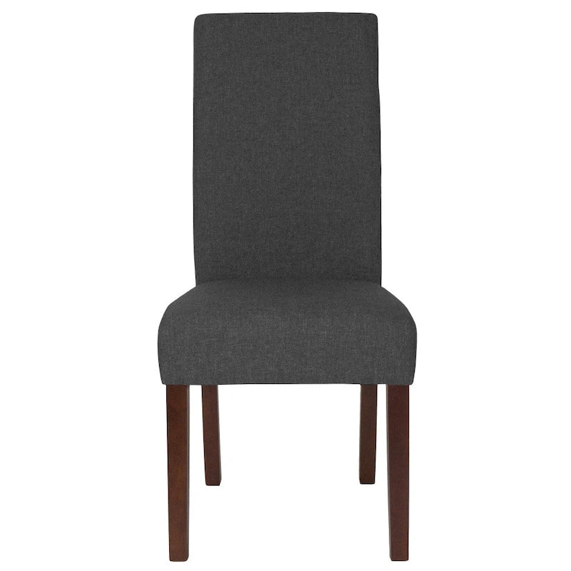 Sillón tapizado tipo Parsons con detalle de panel lateral