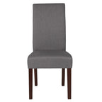 Sillón tapizado tipo Parsons con detalle de panel lateral