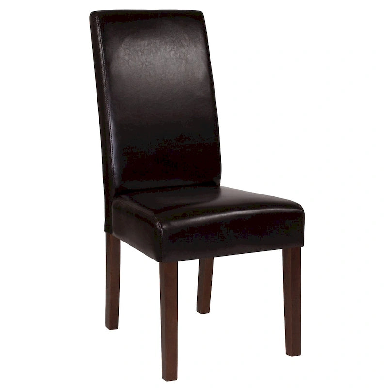 Sillón tapizado tipo Parsons con detalle de panel lateral