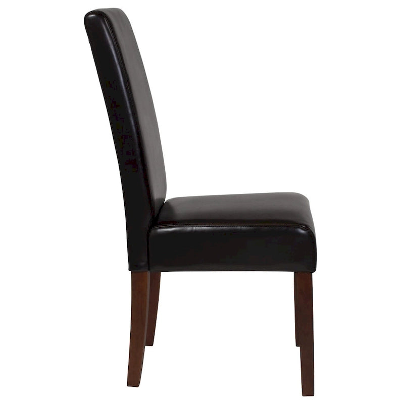 Sillón tapizado tipo Parsons con detalle de panel lateral