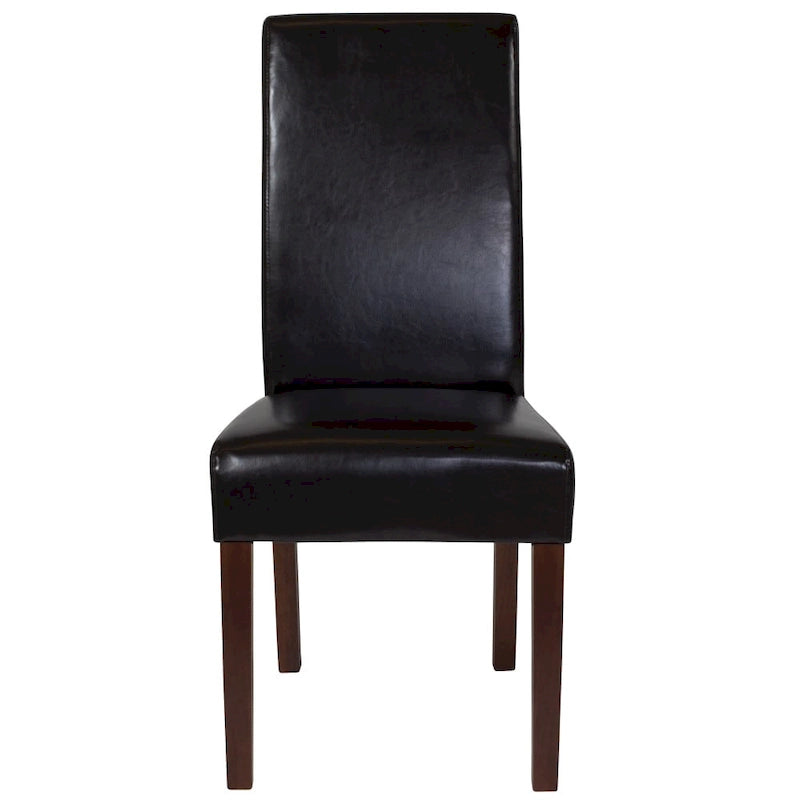 Sillón tapizado tipo Parsons con detalle de panel lateral